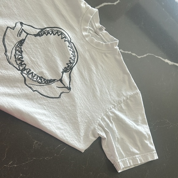 Shark jaw boutique Tee - Picture 4 of 4